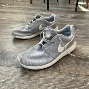 MENS NIKE ROSHE SIZE 9